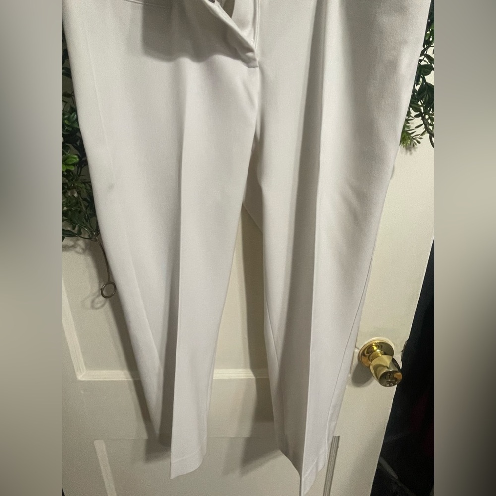 Express Elegant White Capris - Picture 3 of 10